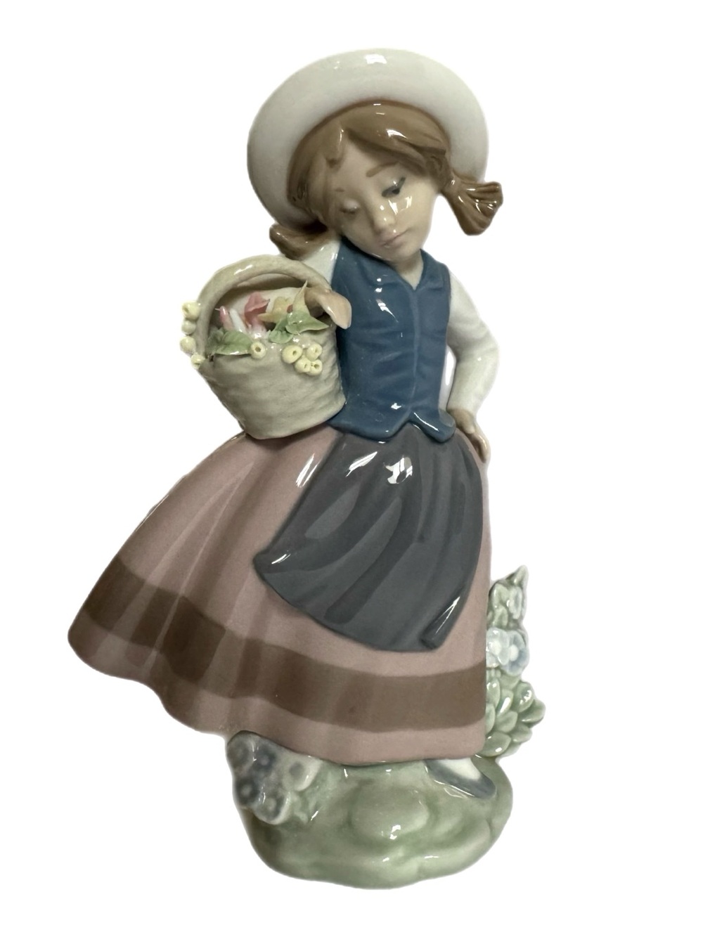 Lladro Sweet Scent 5221 Girl With Flower Basket Porcelain Figurine Gardencore